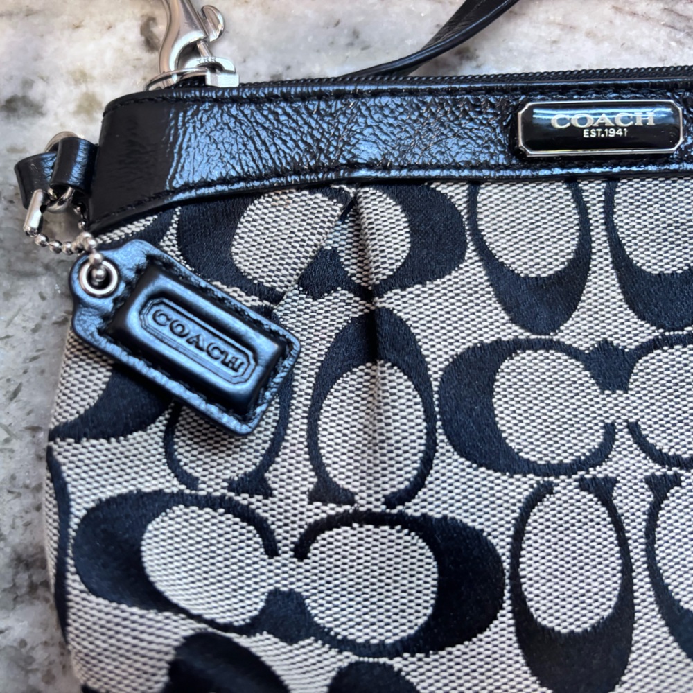 Coach Black and Cream Signature Jacquard Canvas Wristlet with Leather Trim NWOT - Picture 3 of 5
